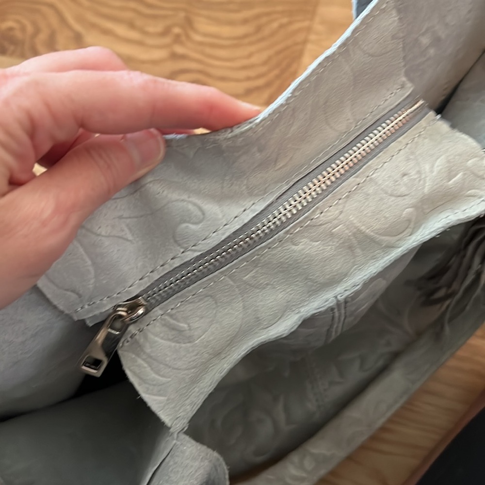 Borse in Pelle Made in Italy embossed leather shoulder / tote bag. - Picture 14 of 16
